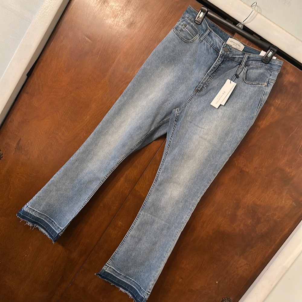 NWT Women’s Halston Jeans style swf1860004 color 470 Light Vintage Wash size 12